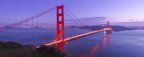 Puente de puerta dorada al atardecer — Foto de Stock