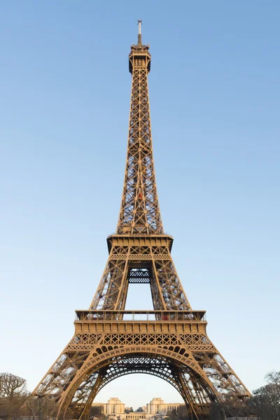 Eiffeltornet vid solnedgången — Stockfoto