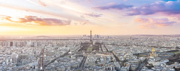 Paris city with Eiffel Tower in sunrise — Stock Photo, Image