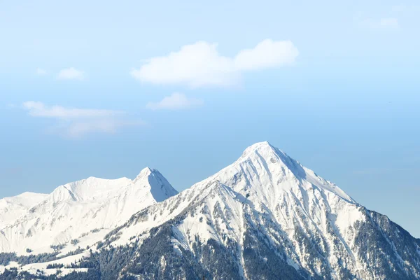Góra z pokrywą śnieżną — Zdjęcie stockowe