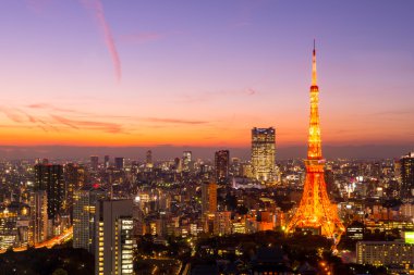 Tokyo Kulesi akşam