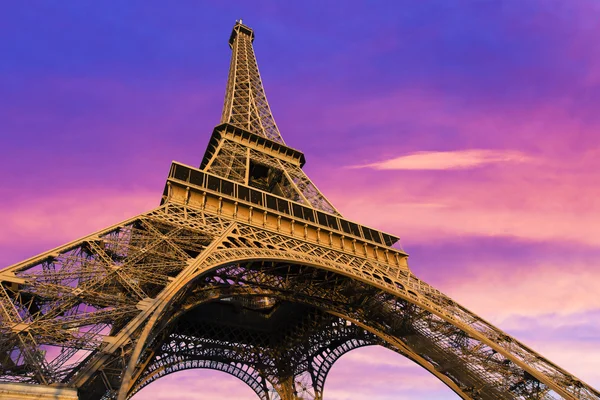 Eiffeltårnet ved solnedgang - Stock-foto