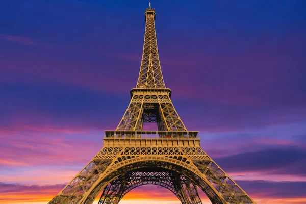 Torre Eiffel al atardecer —  Fotos de Stock