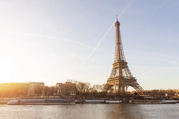 Torre Eiffel il luogo più visitato di Parigi — Foto Stock