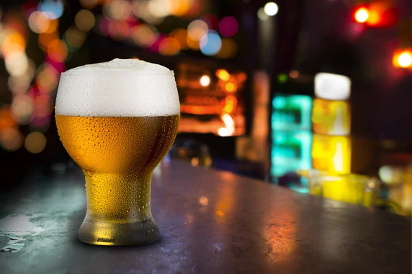 Glass of beer with bar scene — Stock Photo, Image