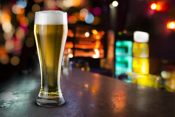 Glass of beer with bar scene — Stock Photo, Image