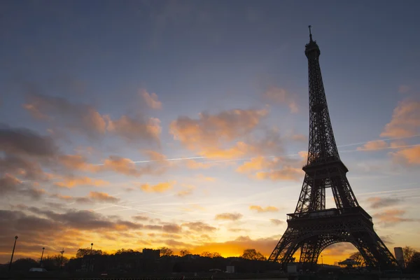 Torre Eiffel com céu nublado — Fotografia de Stock