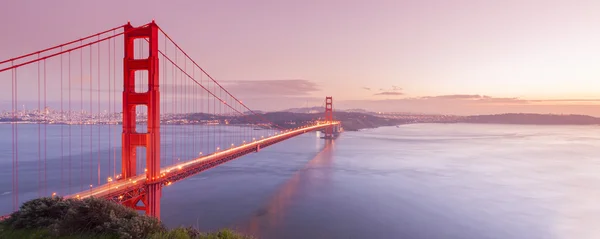Złoty most o zachodzie słońca — Zdjęcie stockowe
