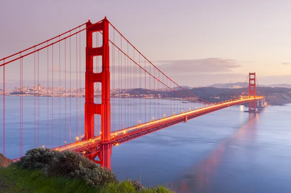 Pont porte dorée au coucher du soleil — Photo