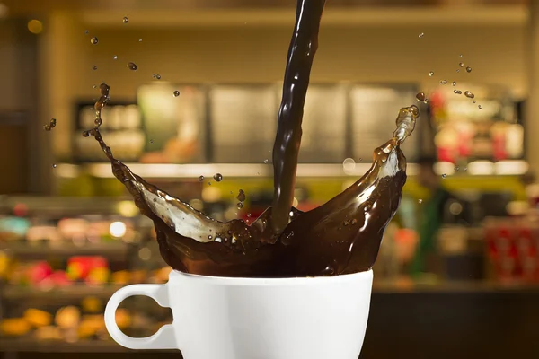 Kaffe splash från cup — Stockfoto