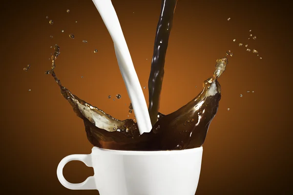 Cup of Hot Coffee and Milk Splash — 图库照片