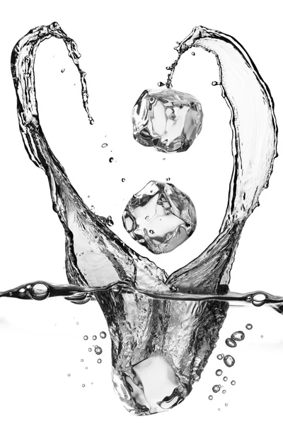 Vattenstänk från isbitar — Stockfoto