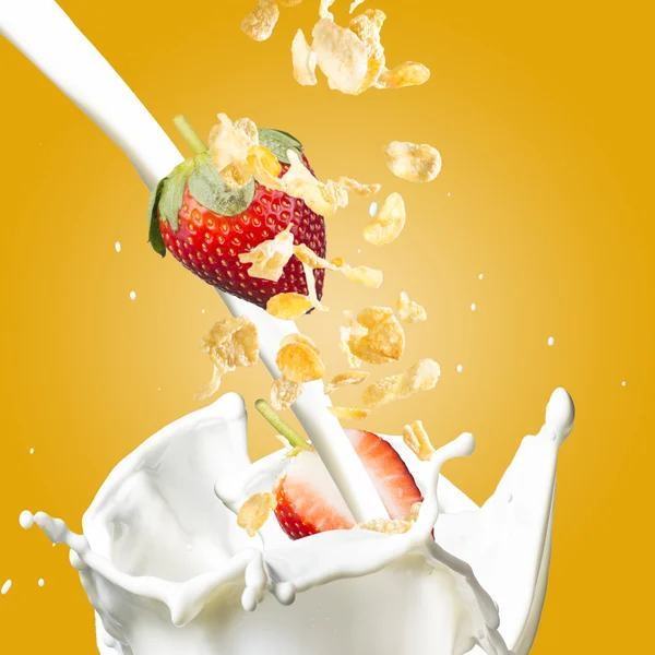 Corn Flakes Falling into Milk Splash — 图库照片