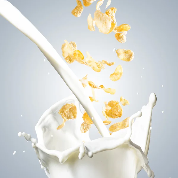 Corn Flakes With Milk Splash — Stock Photo, Image