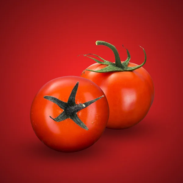 Pomodori freschi Su rosso — Foto Stock