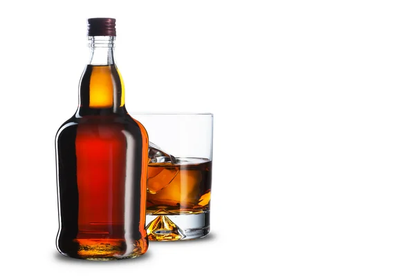 Viski şişe ve cam buz küpleri ile
