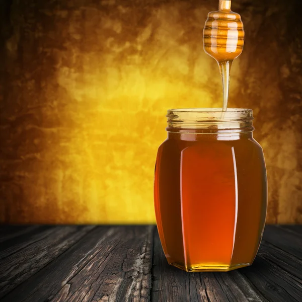 Kavanoz bal damla damlatıcı üzerinden