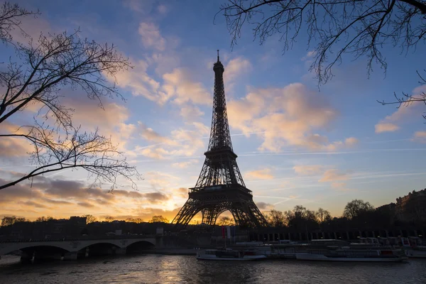 Eiffeltornet på sunset — Stockfoto