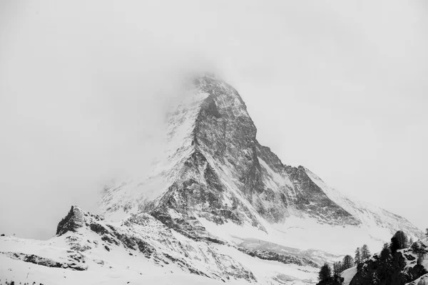 雪帽山在瑞士 — 图库照片