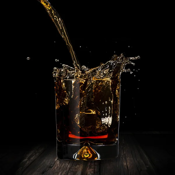 Whisky com cubos de gelo — Fotografia de Stock