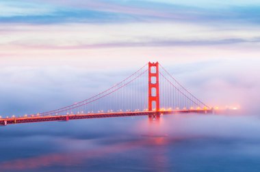 San Francisco, Kaliforniya 'daki geçit köprüsü..