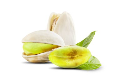 Beyaz arka planda taze fıstık.