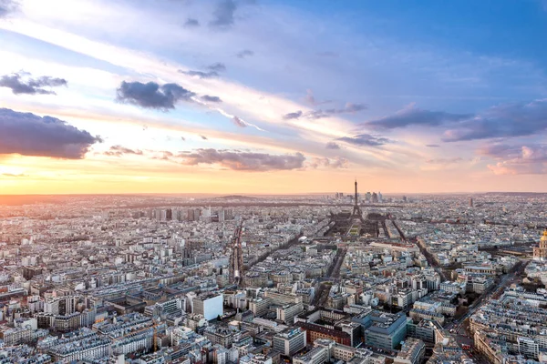 Paris, Fransa 'daki Eyfel Kulesi manzarası