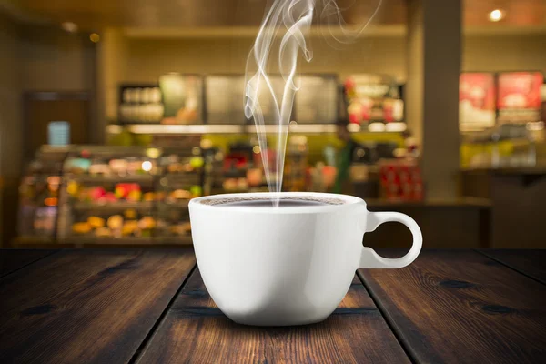 Kaffe på träbord — Stockfoto