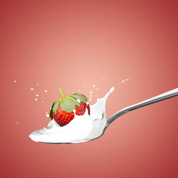 Strawberry Falling Into Milk — Stock Photo, Image