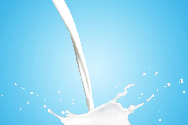 Всплеск белого молока — стоковое фото
