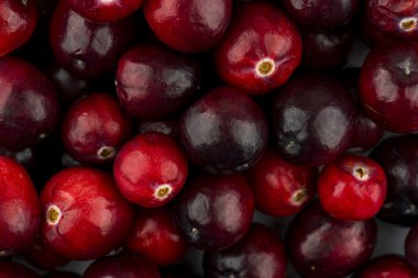 taze kızılcık yığını