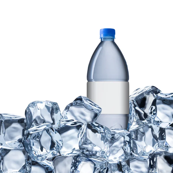 Botella de agua fría en cubo de hielo —  Fotos de Stock