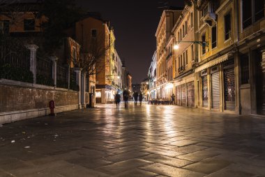  Strada Nuova Venedik geceleri