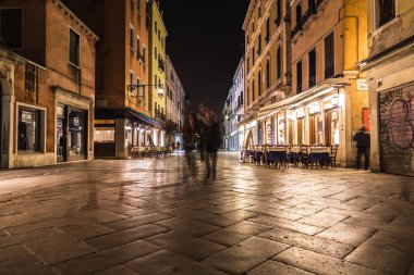  Strada Nuova Venedik geceleri