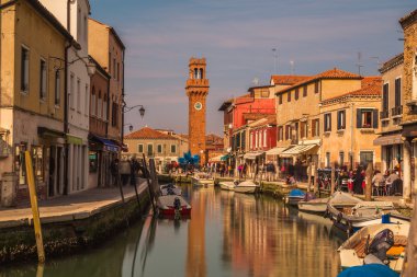 Binalar ve Murano çan kulesinde