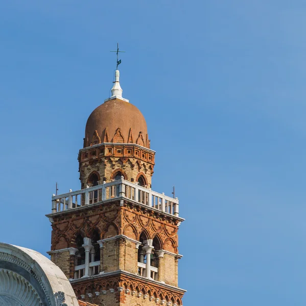 Torre do sino velho em Veneza durante o dia — Fotografia de Stock