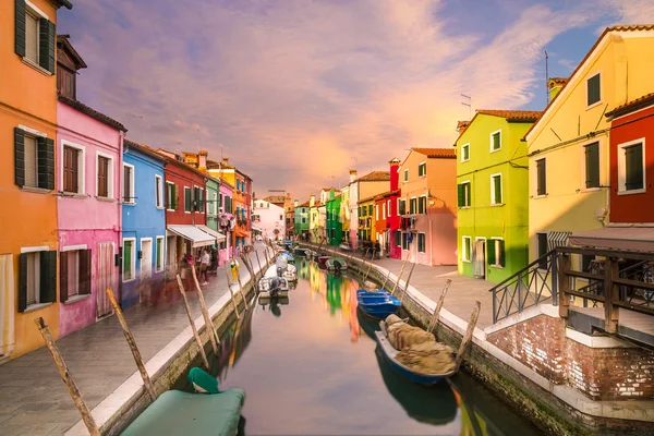 Casas coloridas em burano — Fotografia de Stock