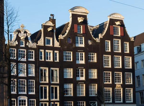 Typische huizen in amsterdam — Stockfoto