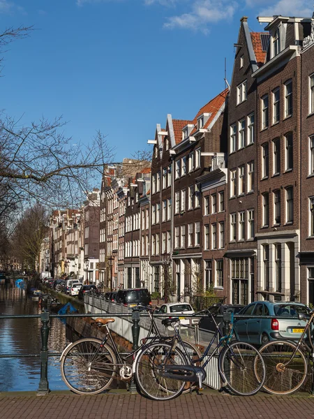 Bikes and Buildings Amsterdam — Stock Photo, Image