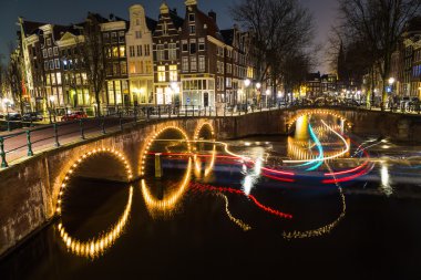 Köprüler, Leidsegracht ve Keizersgracht kanalları intersectio