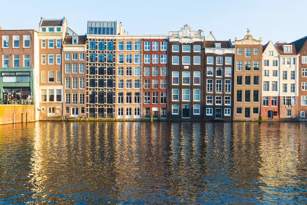 Buildings along the Damrak during the day in Amsterdam — Stock Photo, Image