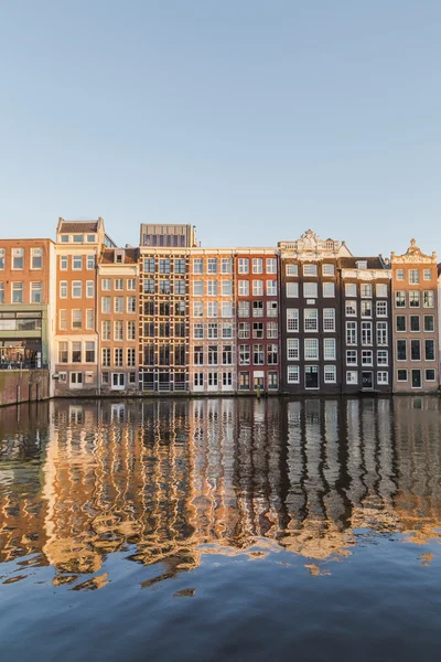 Old Buildings along the Damrak in Amsterdam — Stock Photo, Image
