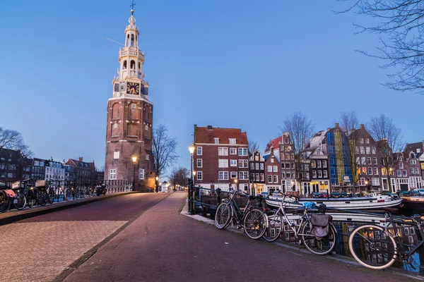 Oudeschans Canal and Montelbaanstoren Tower in Amsterdam — Stock Photo, Image