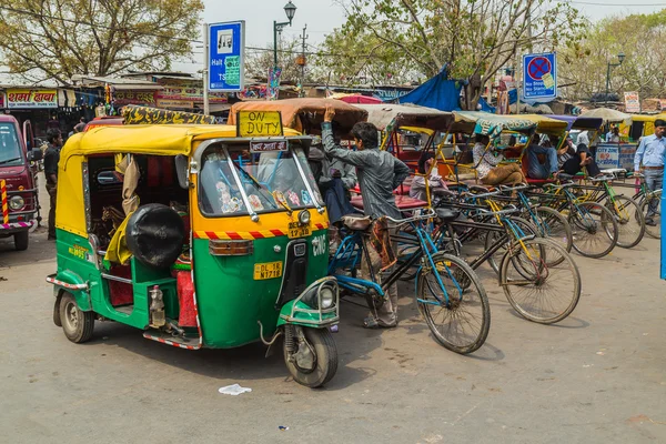 Tuk Tuk Rickshaws em Delhi durante o dia — Fotografia de Stock