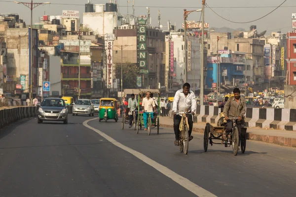 道路中央德里 — 图库照片