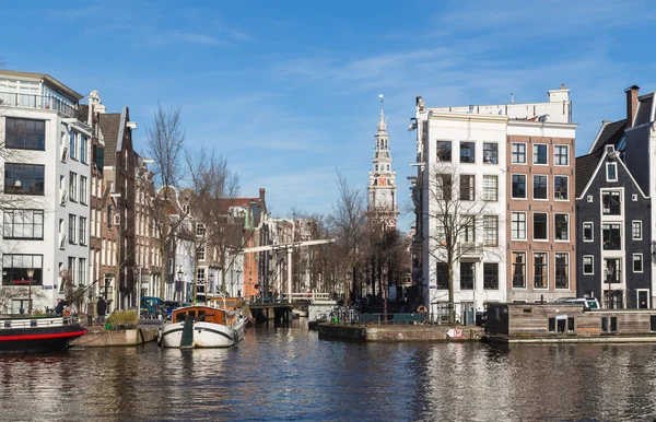 Edifici e canali ad Amsterdam — Foto Stock