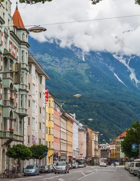 Innsbruck オーストラリア 2016年6月18日 日中のインスブルックの通り 山の景色 見ることができます — ストック写真