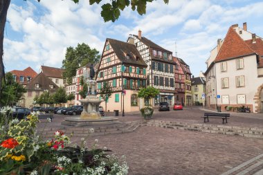 Colmar, Fransa'da Renkli Ahşap Çerçeveli Binalar