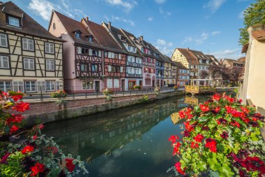 Colmar, Fransa'da Renkli Ahşap Çerçeveli Binalar