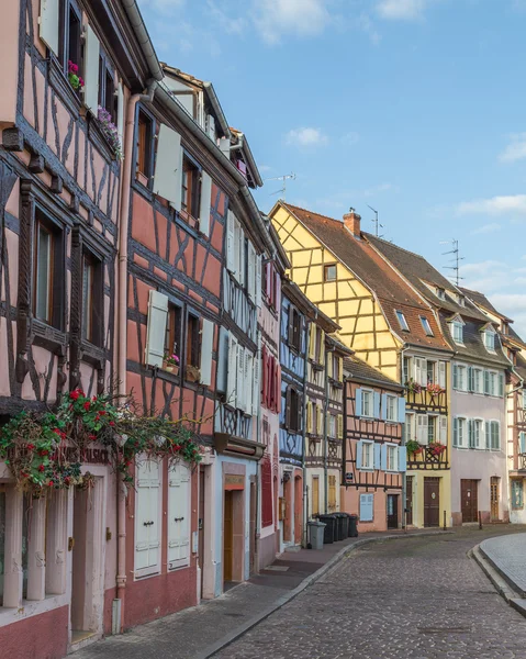 Edificios enmarcados en madera de colores en Colmar, Francia — Foto de Stock